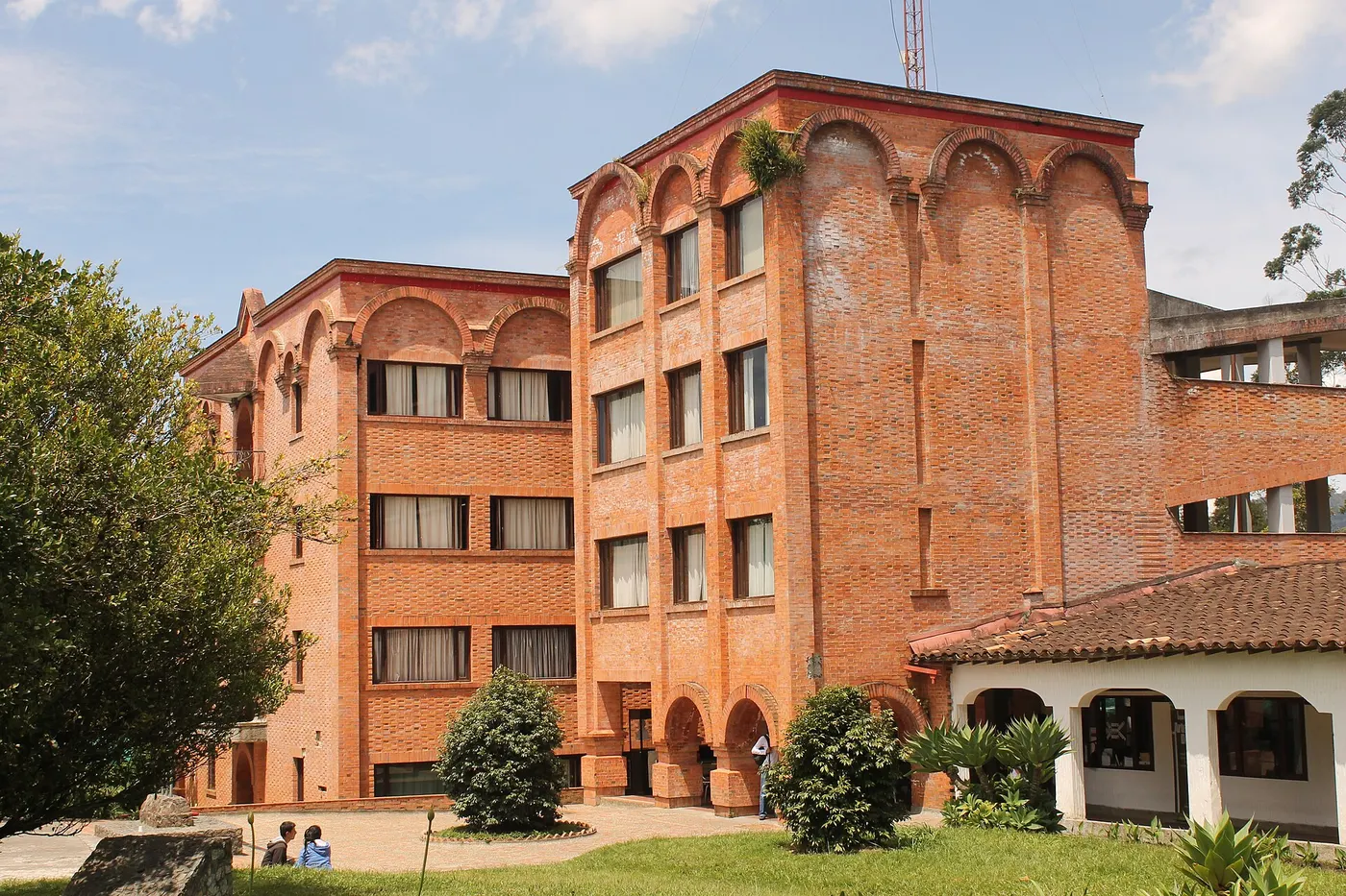 Edificio de ladrillo de la Universidad de Antioquia, seccional Oriente, en El Carmen de Viboral